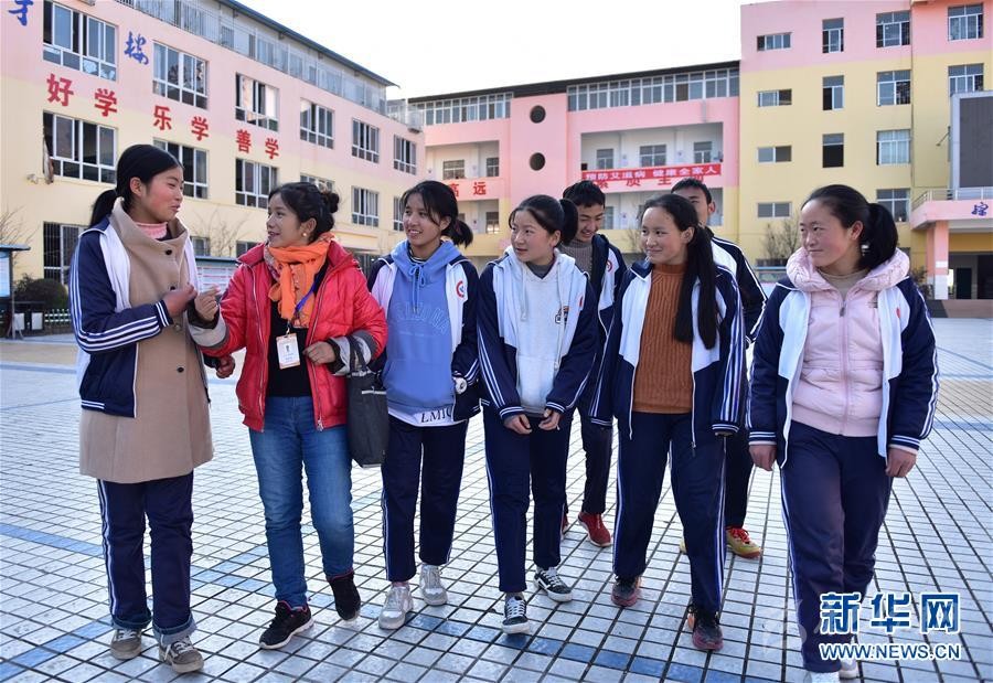 (決戰(zhàn)決勝脫貧攻堅(jiān)·圖文互動(dòng))(4)山上的放羊娃不見了——涼山教育扶貧斬?cái)嘭毨А按H傳遞”